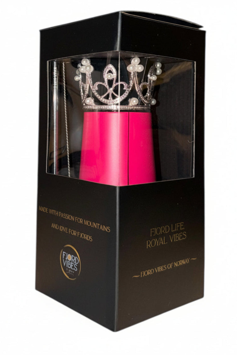 Gave-eske med proseccokopp i rosa, men prinsessekrone i sølv. Sugerør og piperenser følger med på kjøpet